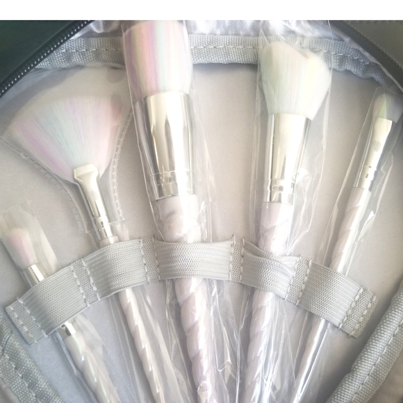 NWT Unicorn Cosmetics Brushes Ultimate Unicorn Kit Pastel Rainbow Brushes - Picture 7 of 10